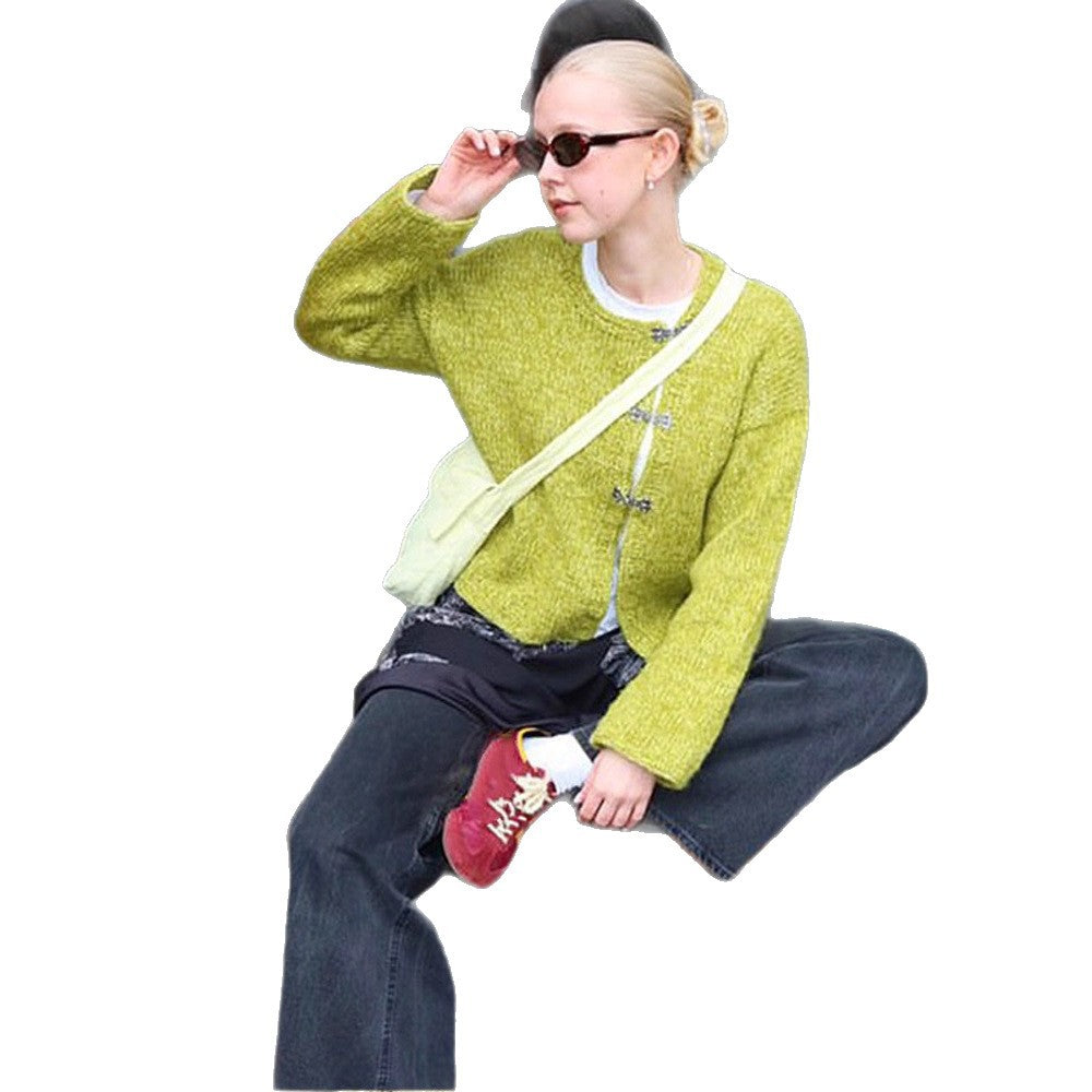 Women's Short Oversized Knit Cardigan with Decorative Hook Closures & Round Neckline Chichicherry