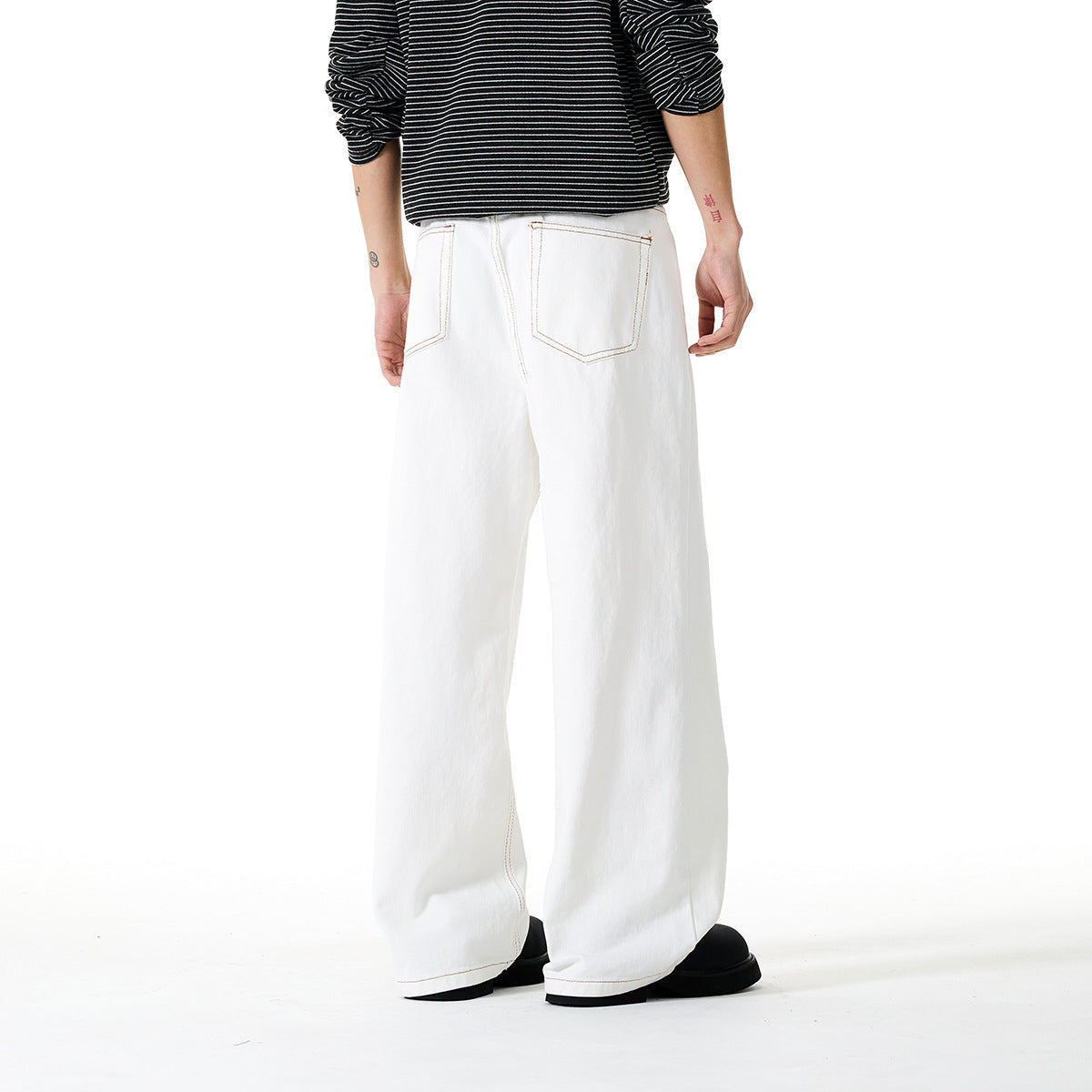 Women's Wide Cropped Jeans with High Waist and Contrast Stitching Chichicherry