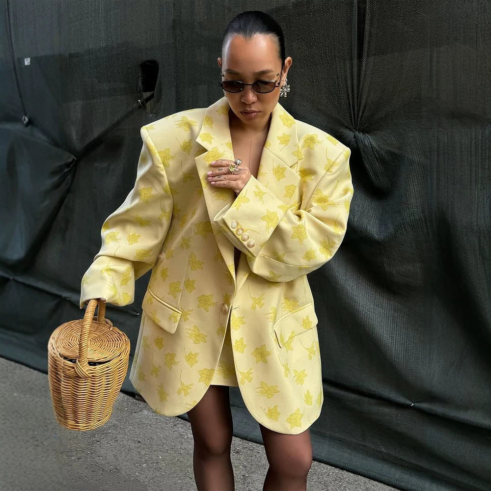 Women's oversized blazer in blazer dress style with floral jacquard and accentuated shoulder Chichicherry
