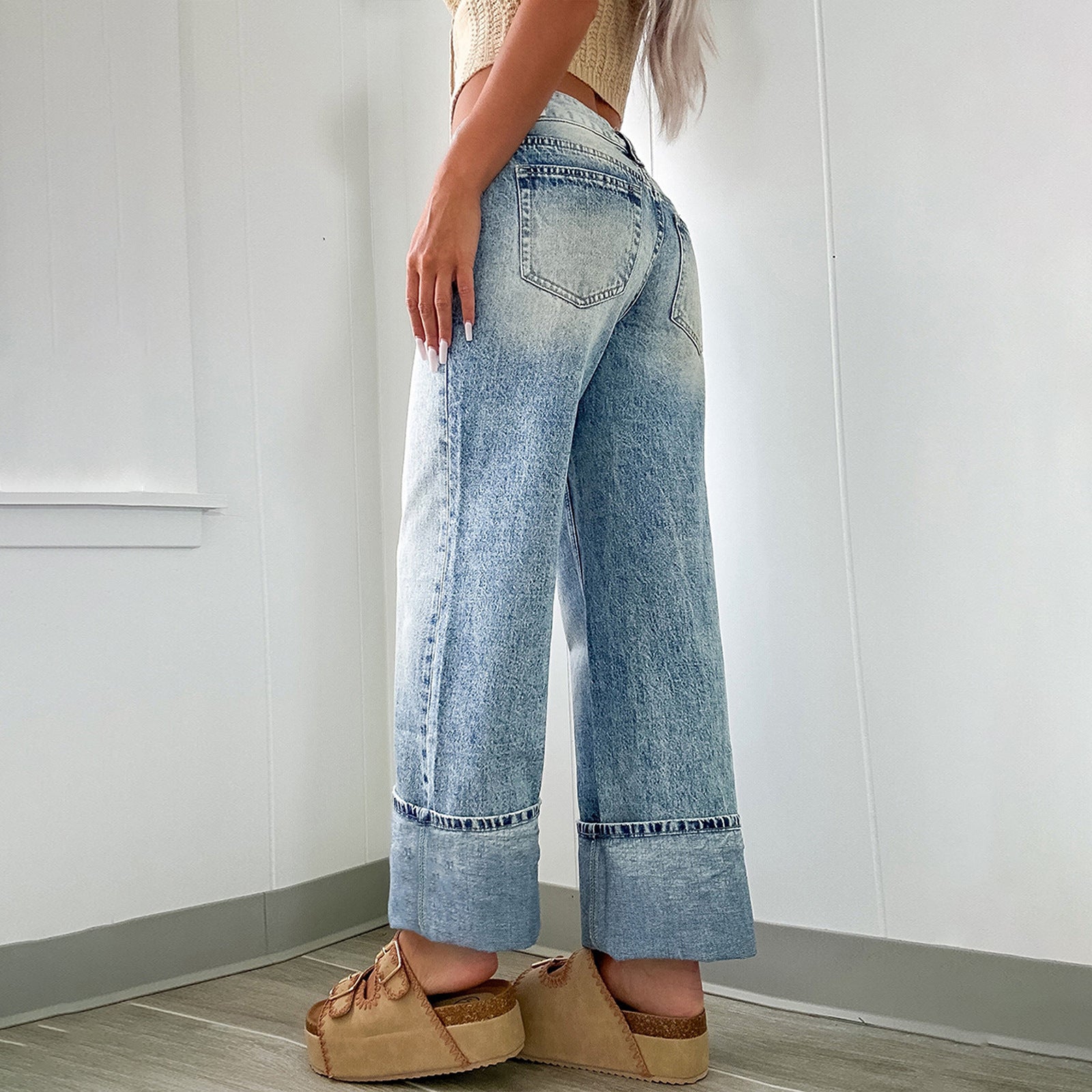 Women Wide High-Waist Jeans with Wide Cuff Chichicherry
