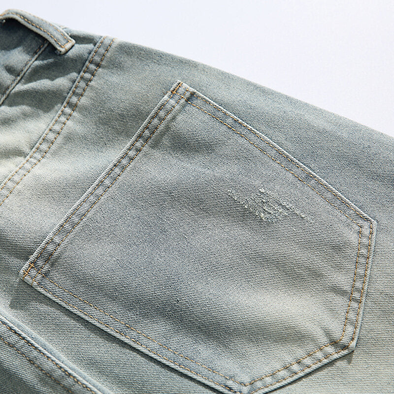 Unisex Relaxed-Fit Vintage-Jeans with high waist and distinctive ripped knee section Chichicherry