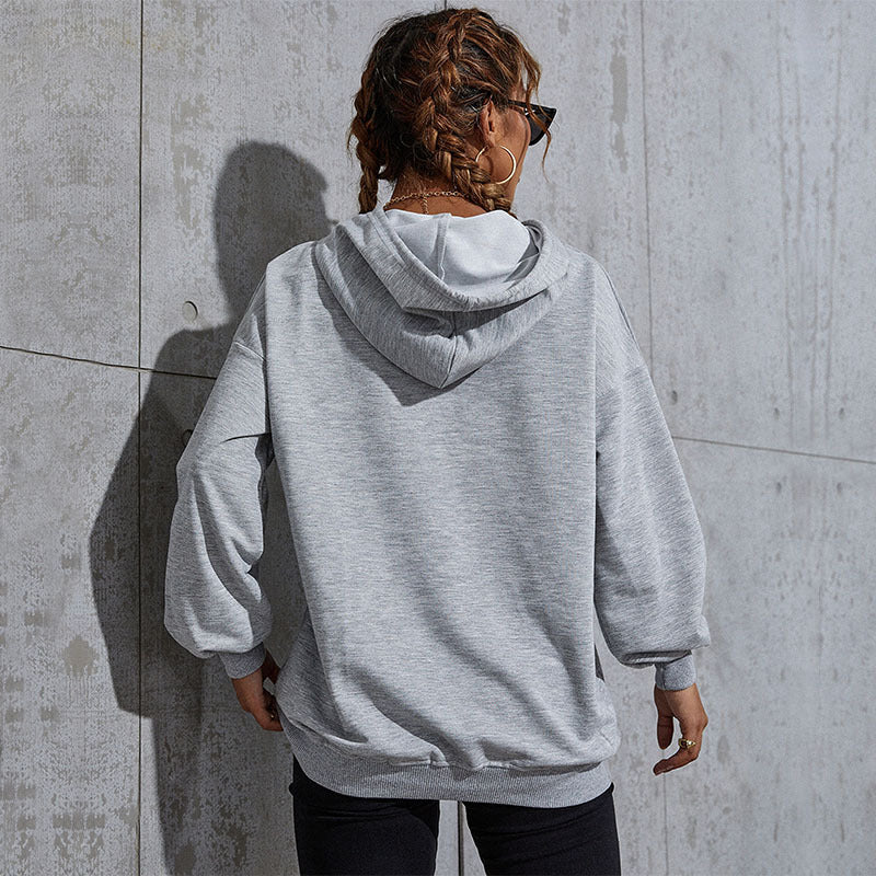 Women's Oversize Hoodie with Vintage Racer Print, Kangaroo Pocket and Ribbed Hem Chichicherry