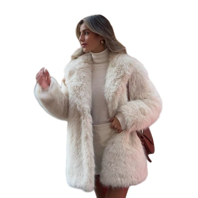 Ladies short jacket made of voluminous high-pile faux fur with oversized silhouette Chichicherry