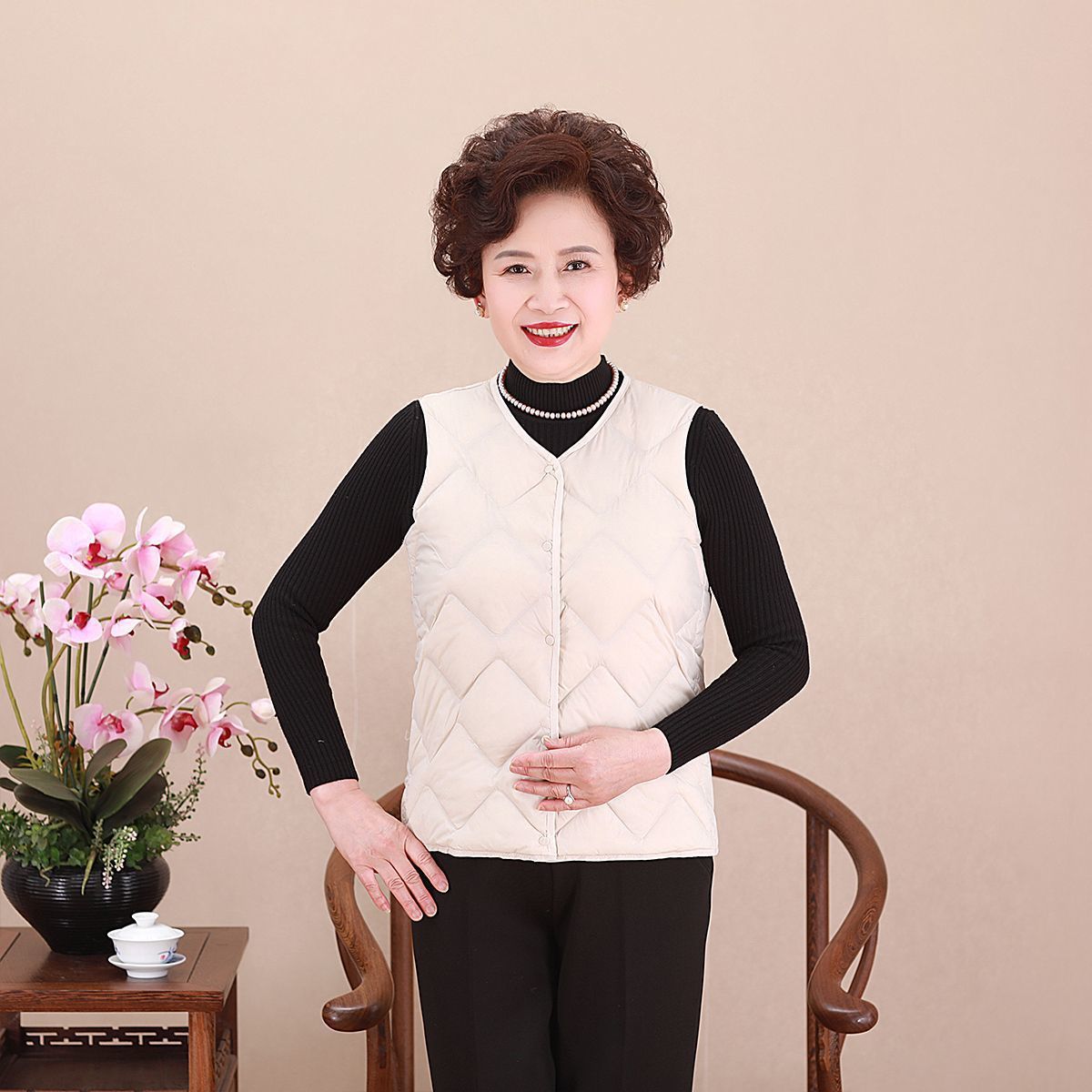 Women Lightweight Quilted Sleeveless Thermal Vest with Round Neck Chichicherry