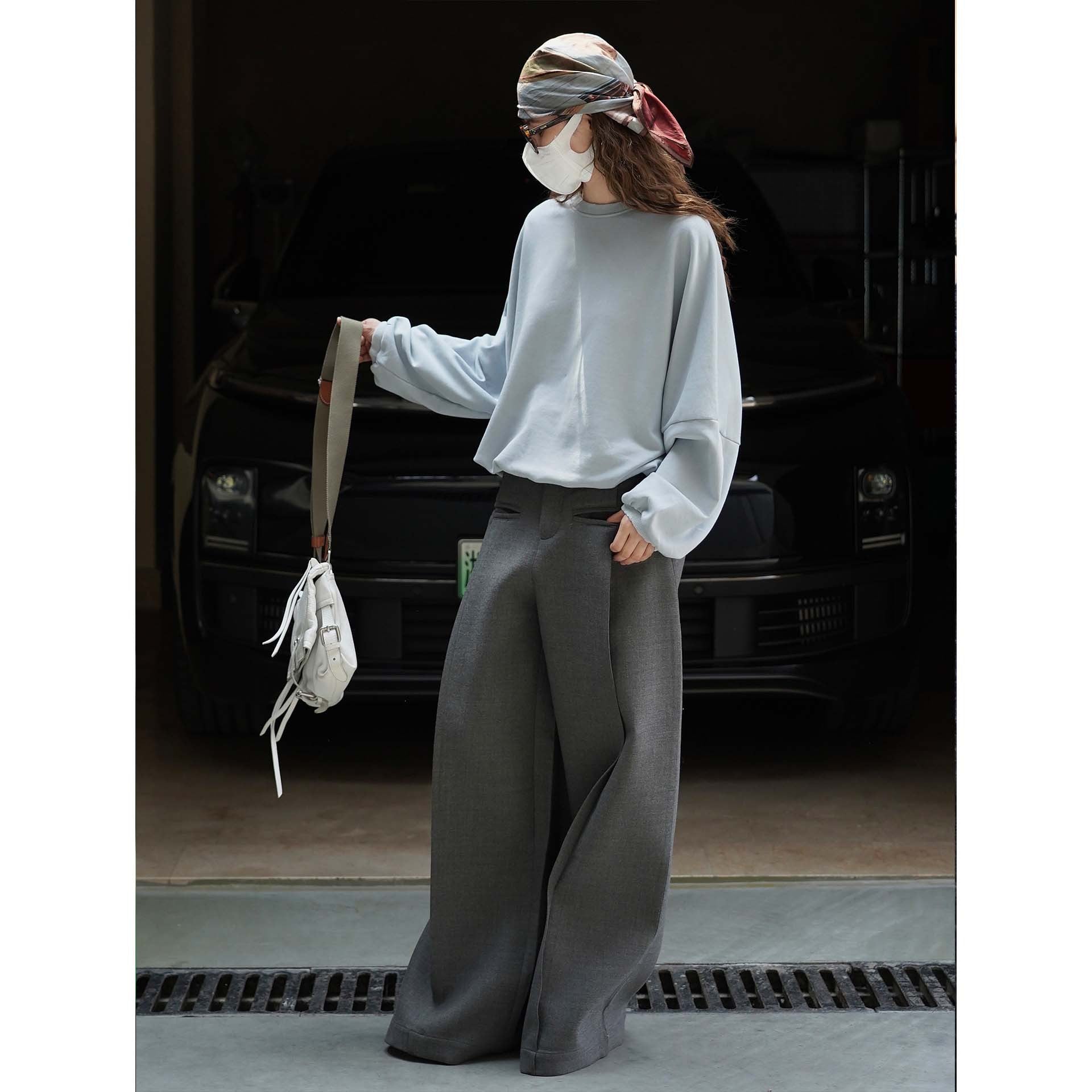 Women's Relaxed-Fit Cotton Sweatshirt with Dropped Shoulder and Rounded Hem Chichicherry