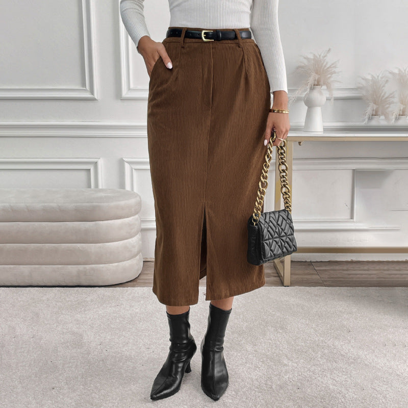 Women's midi skirt made of corduroy with elastic waistband, side pockets, and front slit Chichicherry
