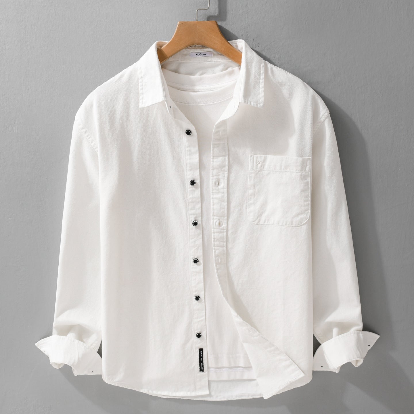 Men's cotton shirt in relaxed fit with chest pocket and Kent collar Chichicherry