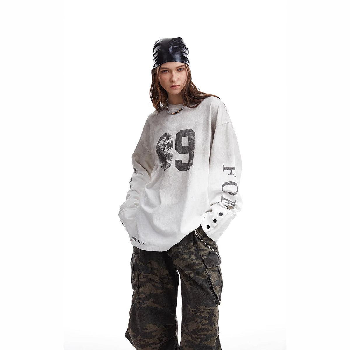 Men's Oversized Long Sleeve Sweatshirt with Print, Extended Cuffs and Used Details Chichicherry