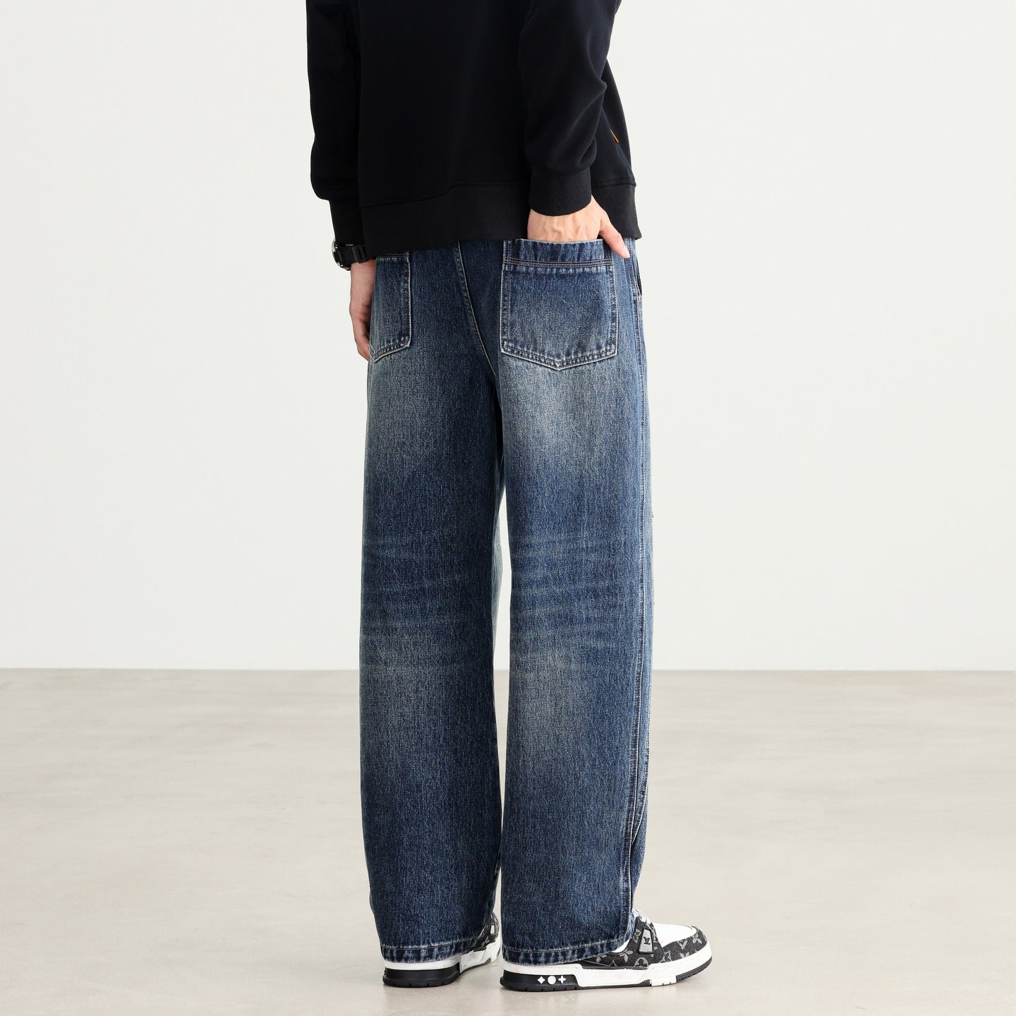 Men's Loose Fit Denim Pants with Drawstring Waistband, Panel Seams and Used Wash Chichicherry