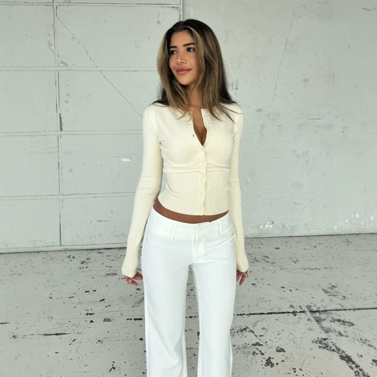 Damen Taillierter Cropped-Cardigan aus Feinstrick mit Rippbund und Knopfleiste Chichicherry