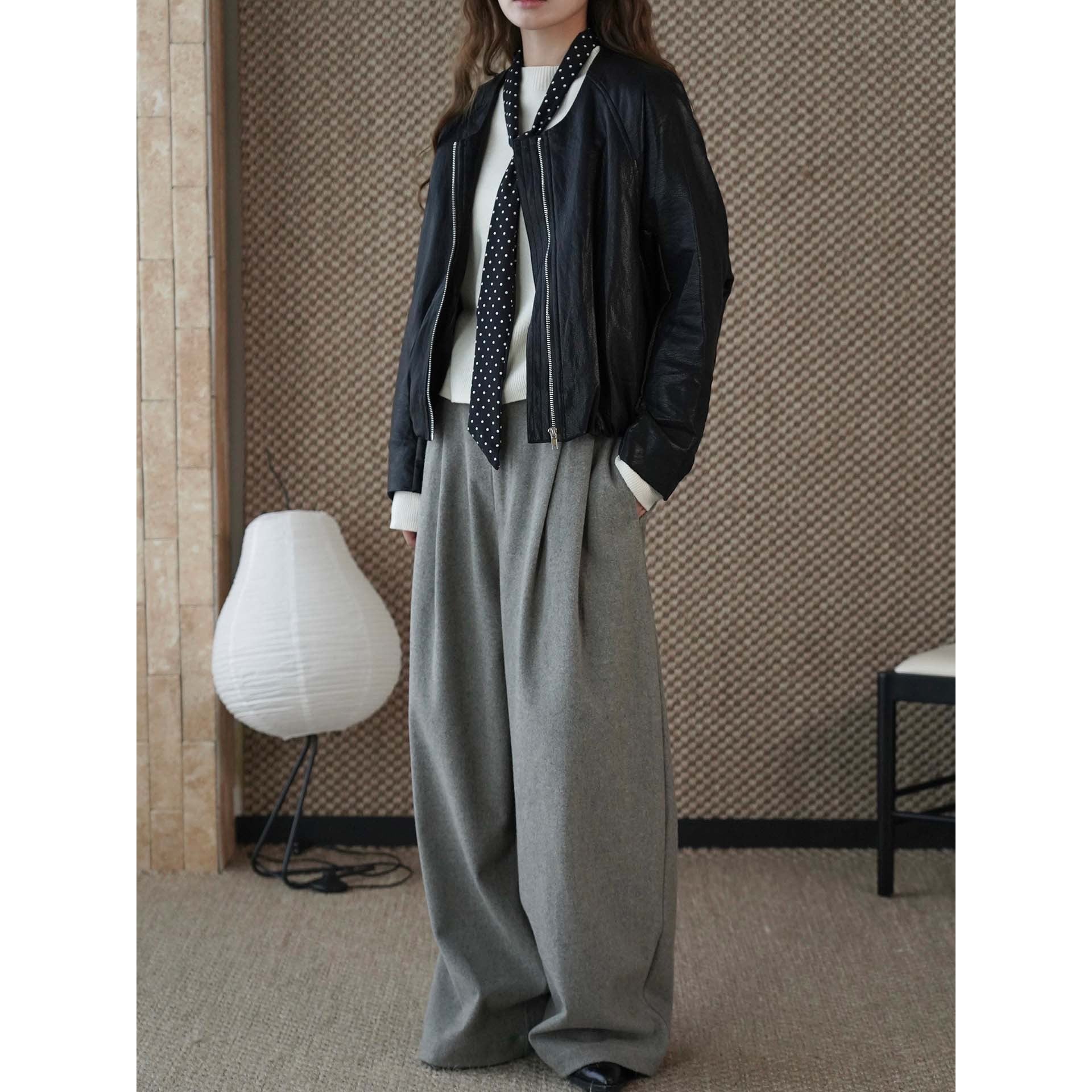 Women's leather bomber jacket with zipper, raglan sleeves and elastic hem Chichicherry