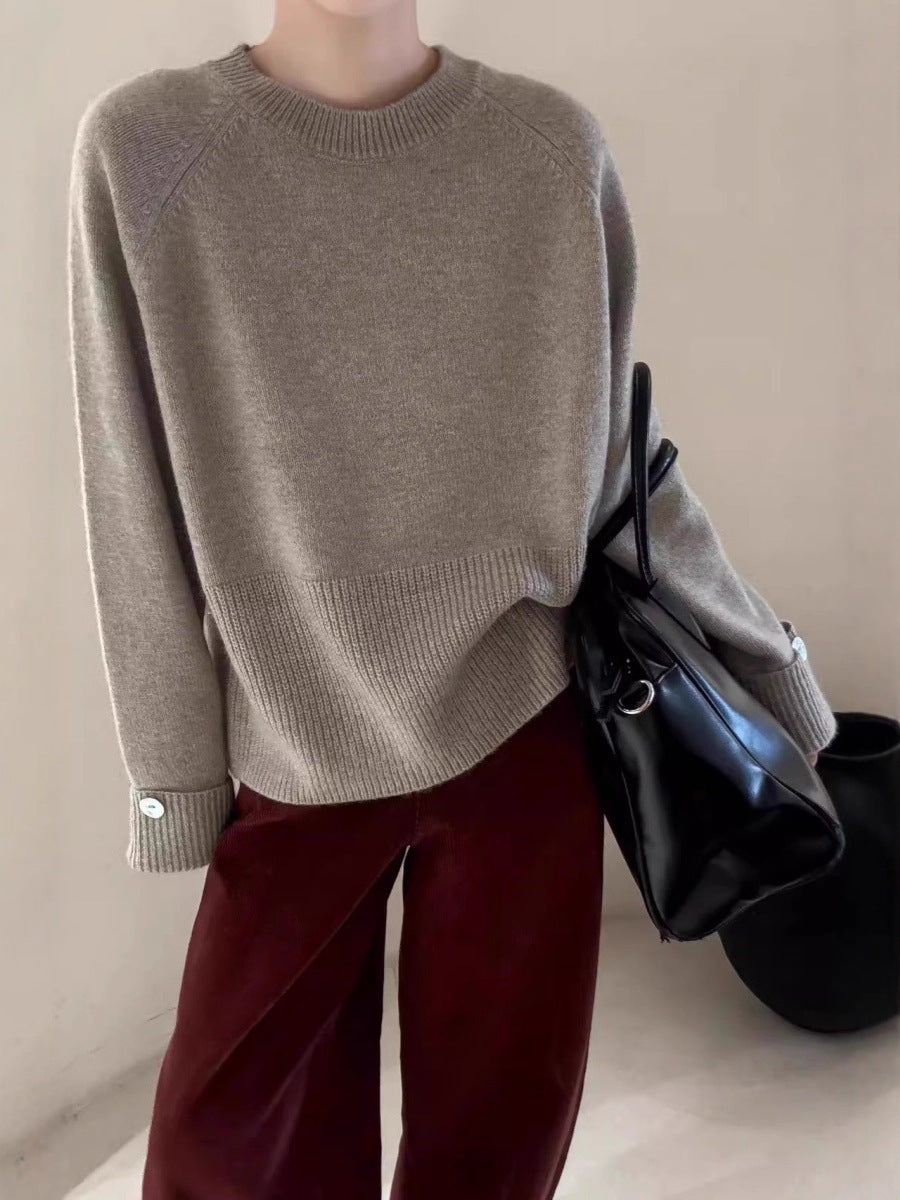 Women's Oversize Round Neck Sweater with Extended Cuffs and Decorative Button Chichicherry