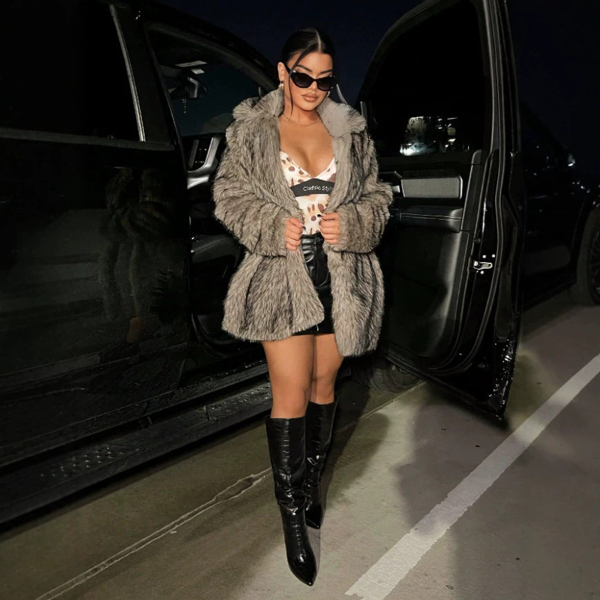Women's short coat made of dense high-pile faux fur with classic shawl collar Chichicherry