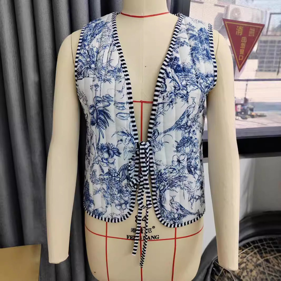 Ladies patchwork vest with tie belt, striped interior finish and contrast piping Chichicherry