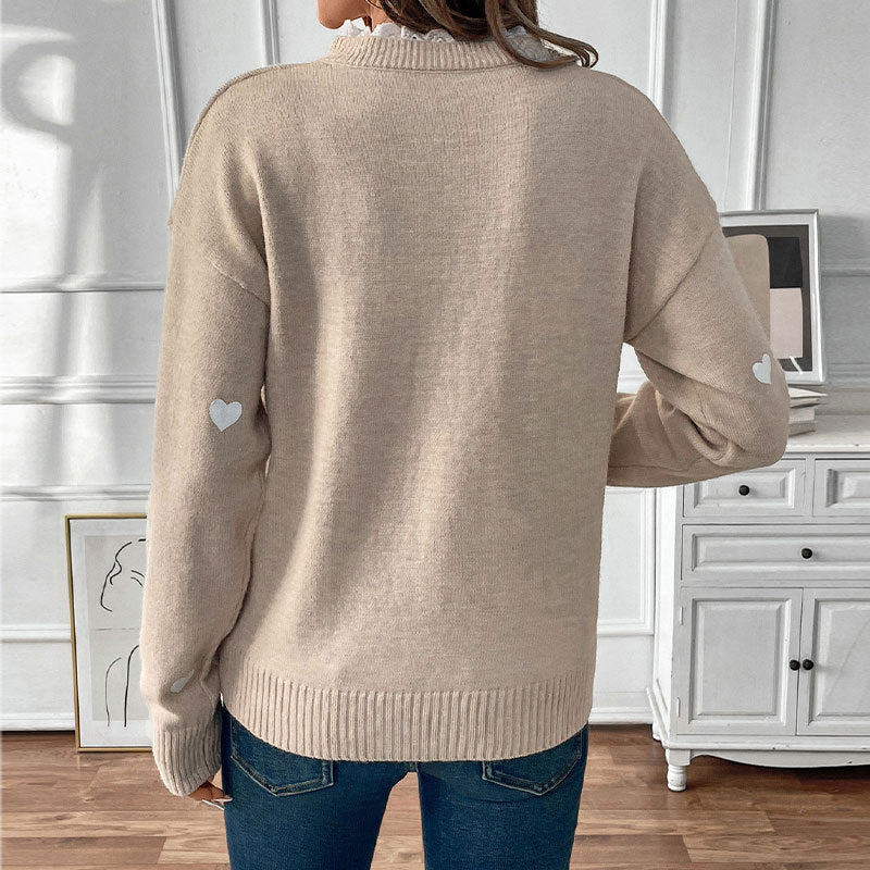 Women's V-neck fine knit sweater with heart intarsia and ribbed cuffs Chichicherry