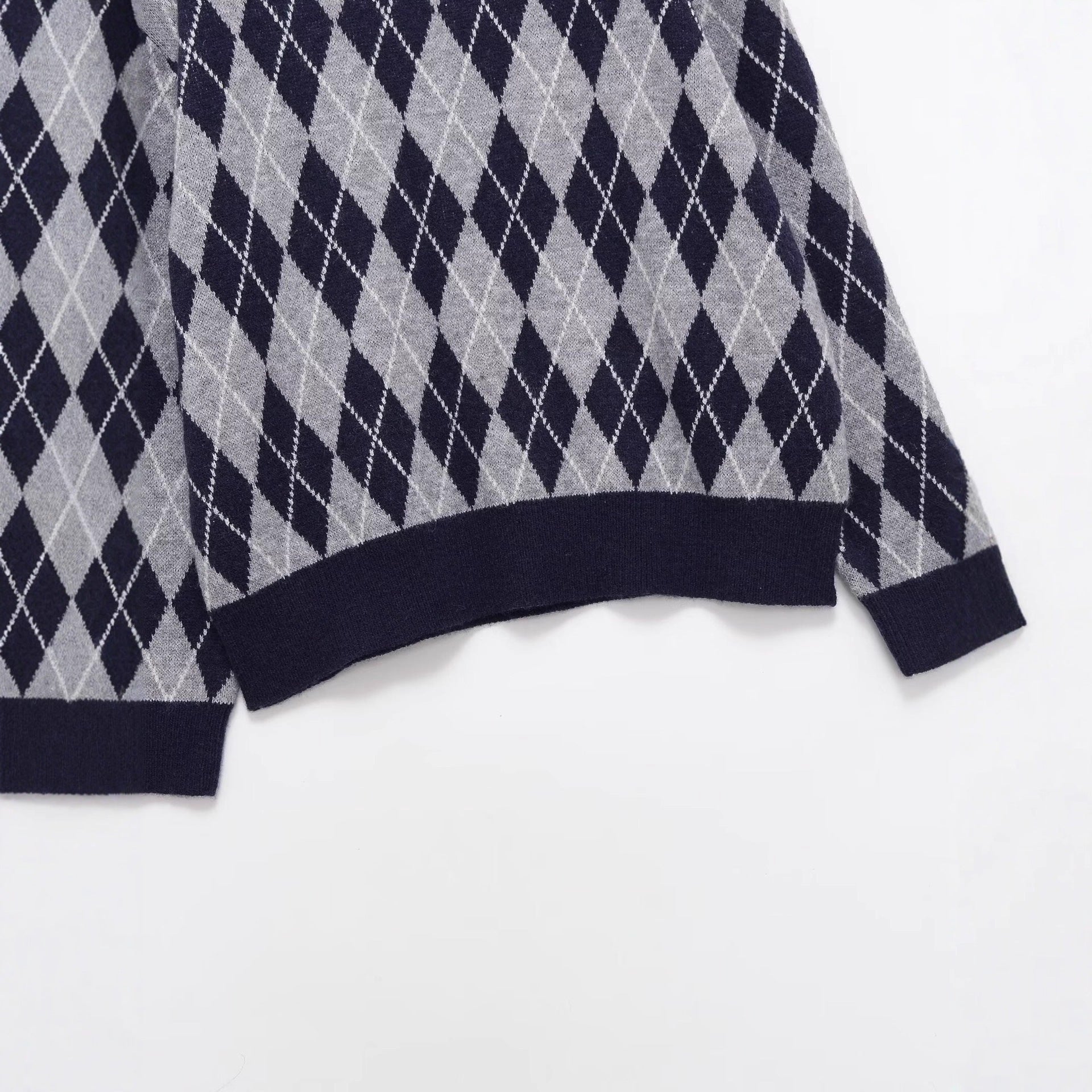 Women's Argyle V-Neck Knitted Sweater with Diamond Pattern Chichicherry