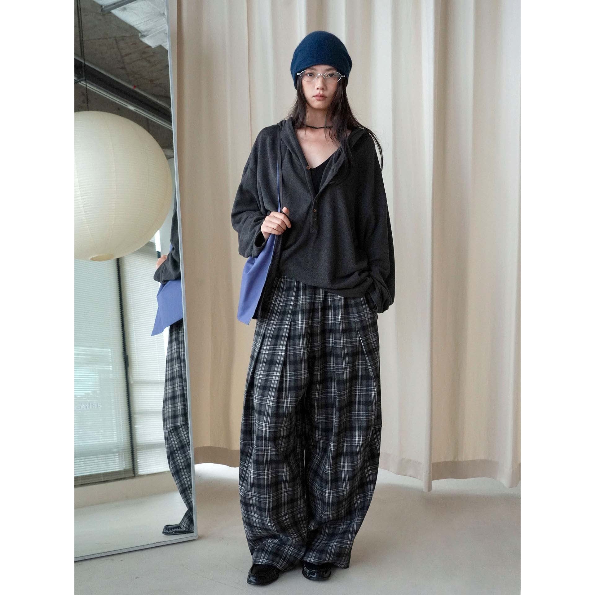 Women's wide checkered palazzo pants with pleats and elastic waistband Chichicherry