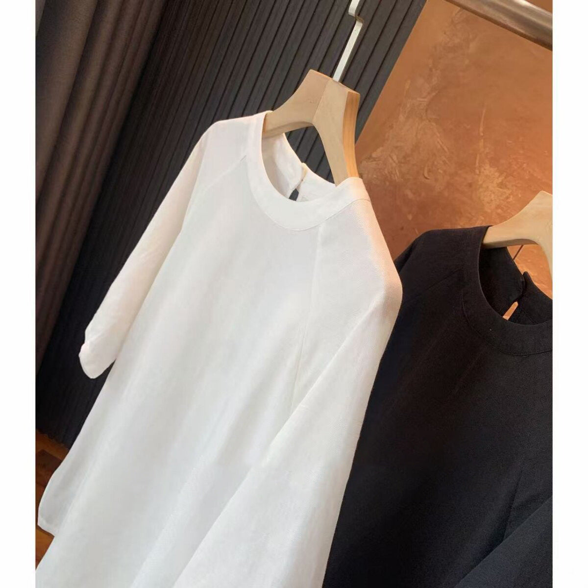 Women's elegant and airy blouse made of fine fabric Drune