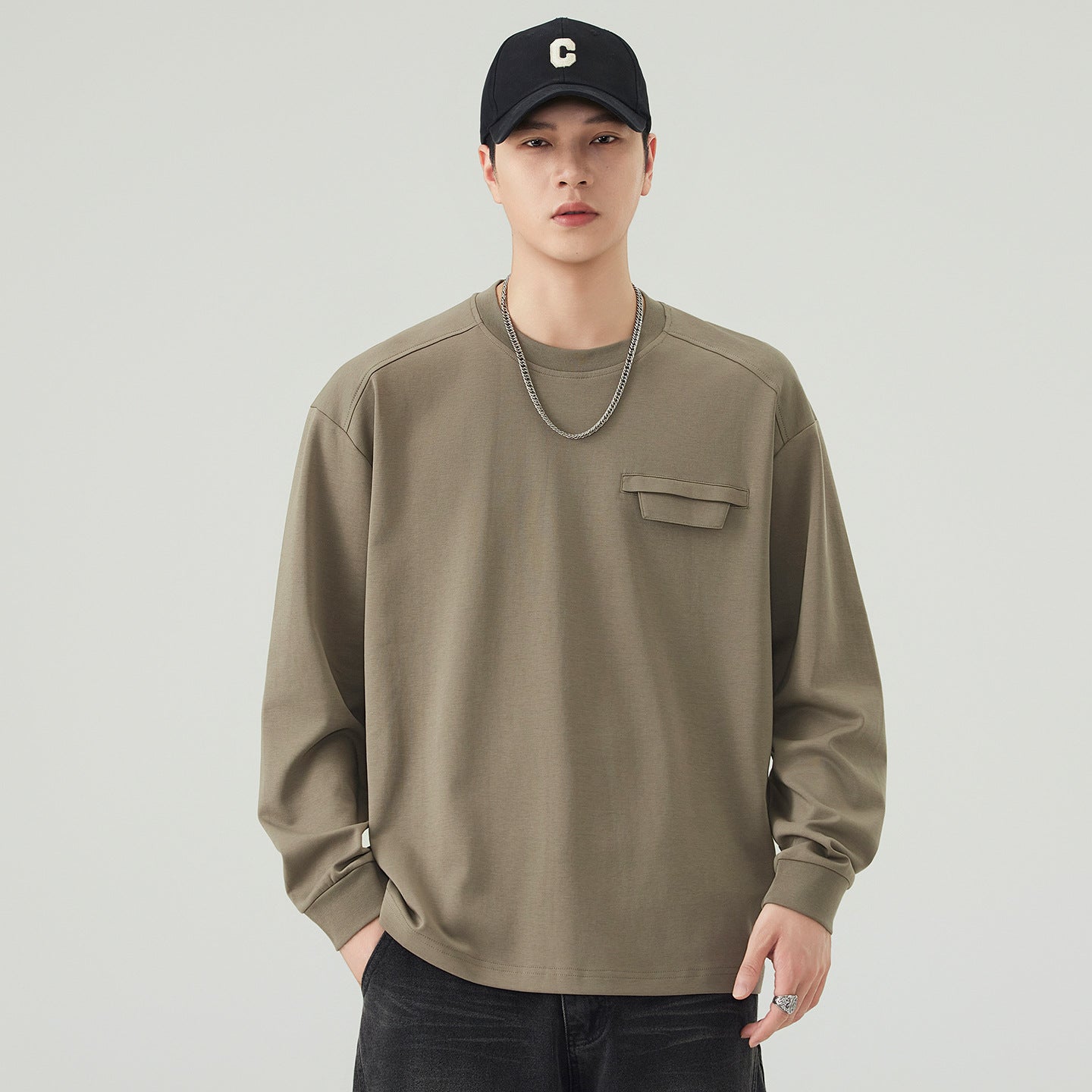 Men's Oversize Sweatshirt with Chest Pocket and Raglan Sleeves Chichicherry
