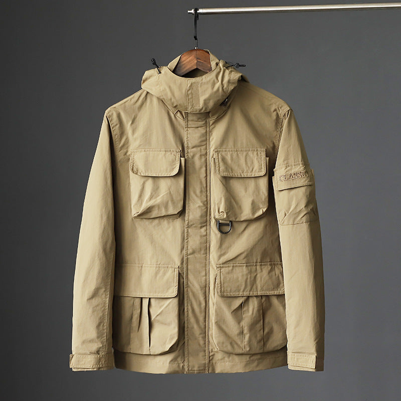 Men's urban field jacket with multiple pockets, wind-resistant surface and concealed hood Chichicherry