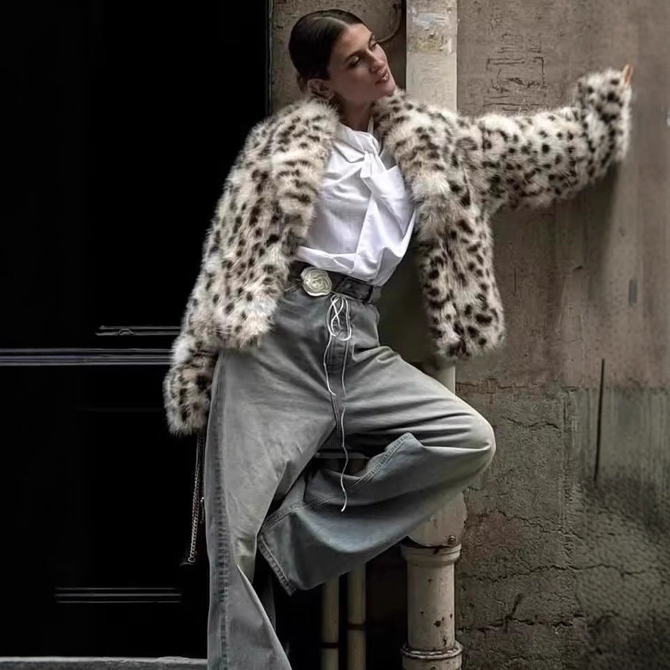 Women's short jacket made of synthetic fur in Dalmatian look with boxy silhouette and wide shawl collar Chichicherry