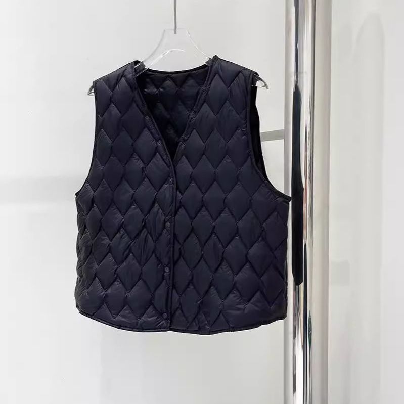Women's sleeveless quilted thermal vest with diamond quilting and V-neck Chichicherry