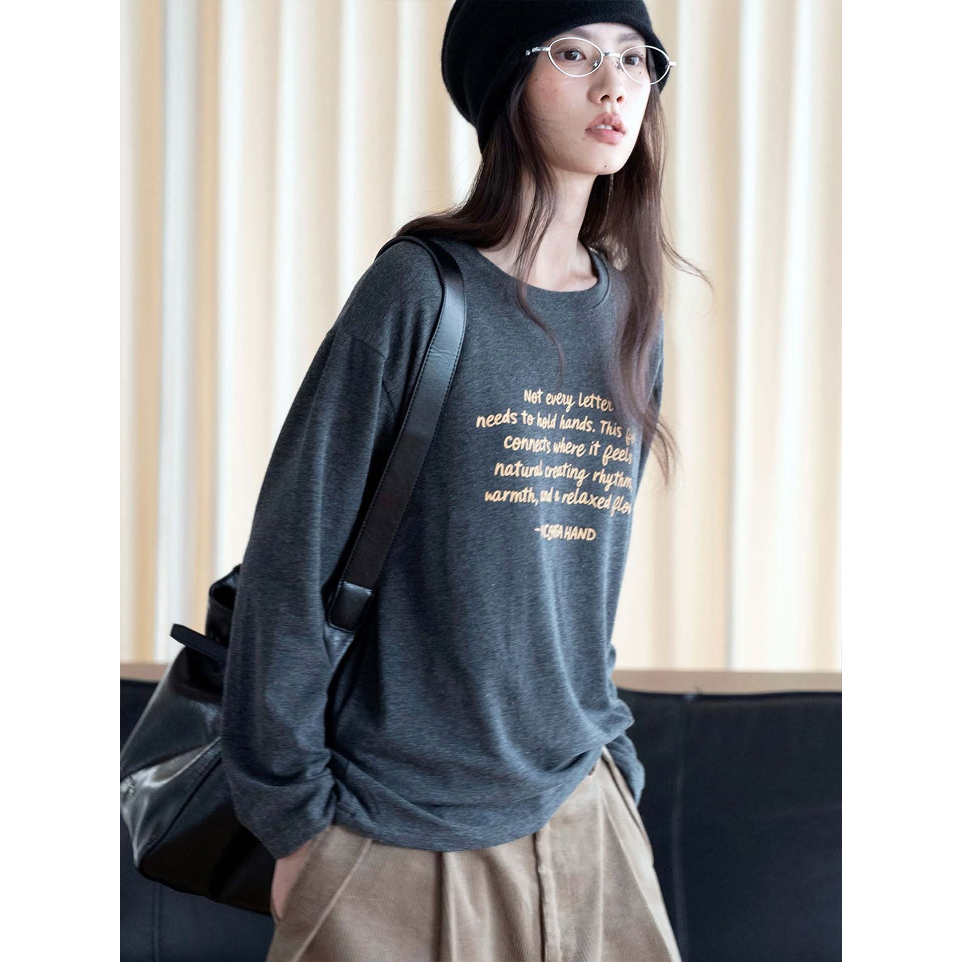 Women's Loose Relax Sweatshirt made of Cotton Blend with Round Neck and Statement Print Chichicherry