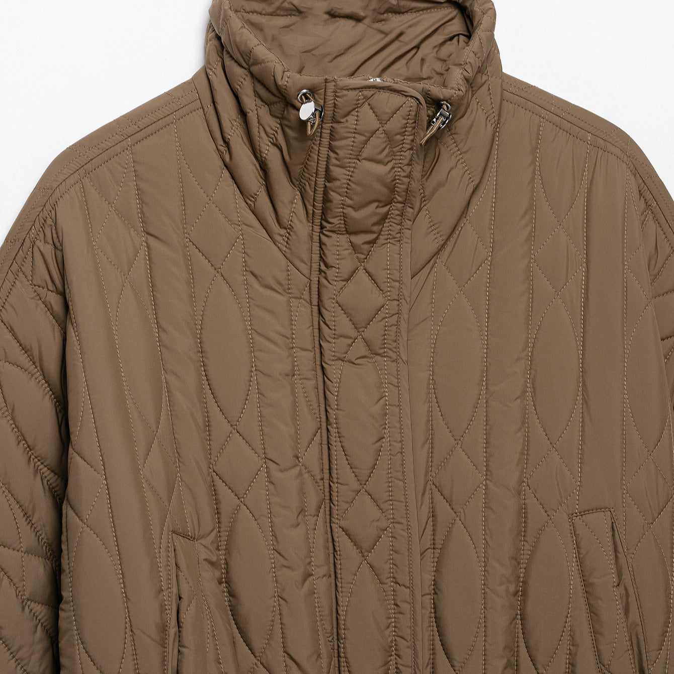 Women's short padded jacket with high stand collar, drawstring waist and oversized sleeves Chichicherry