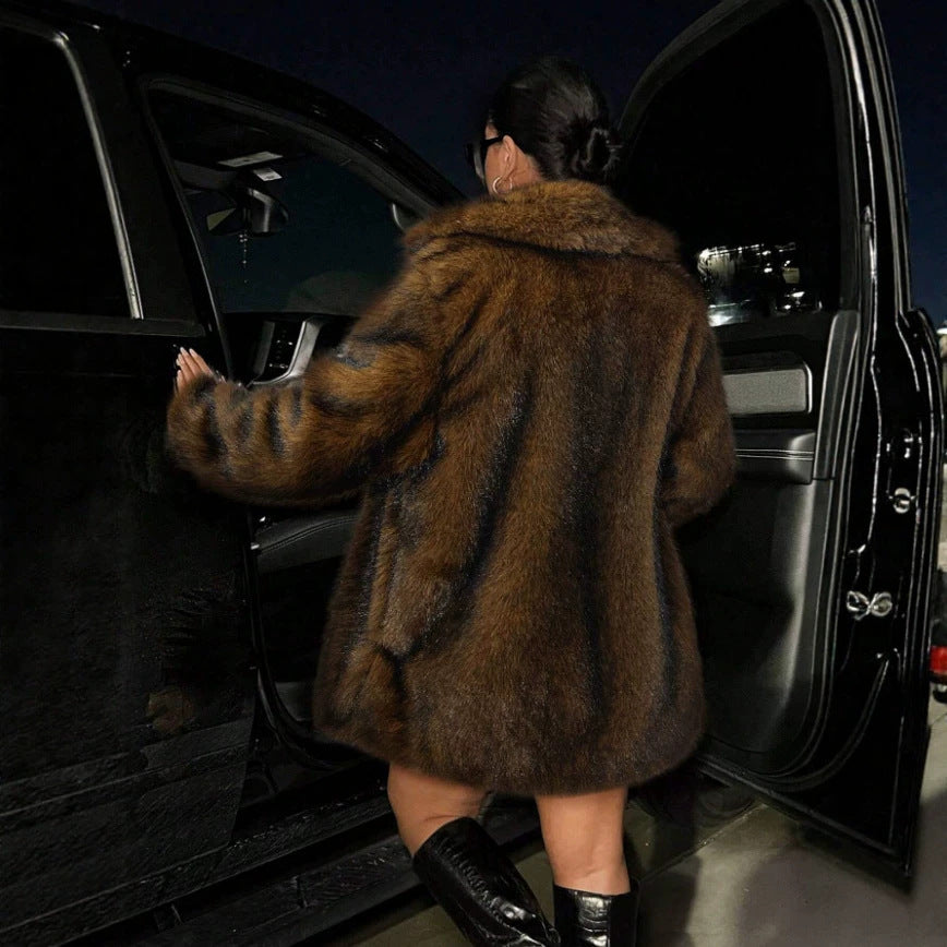 Women's short coat made of dense high-pile faux fur with classic shawl collar Chichicherry