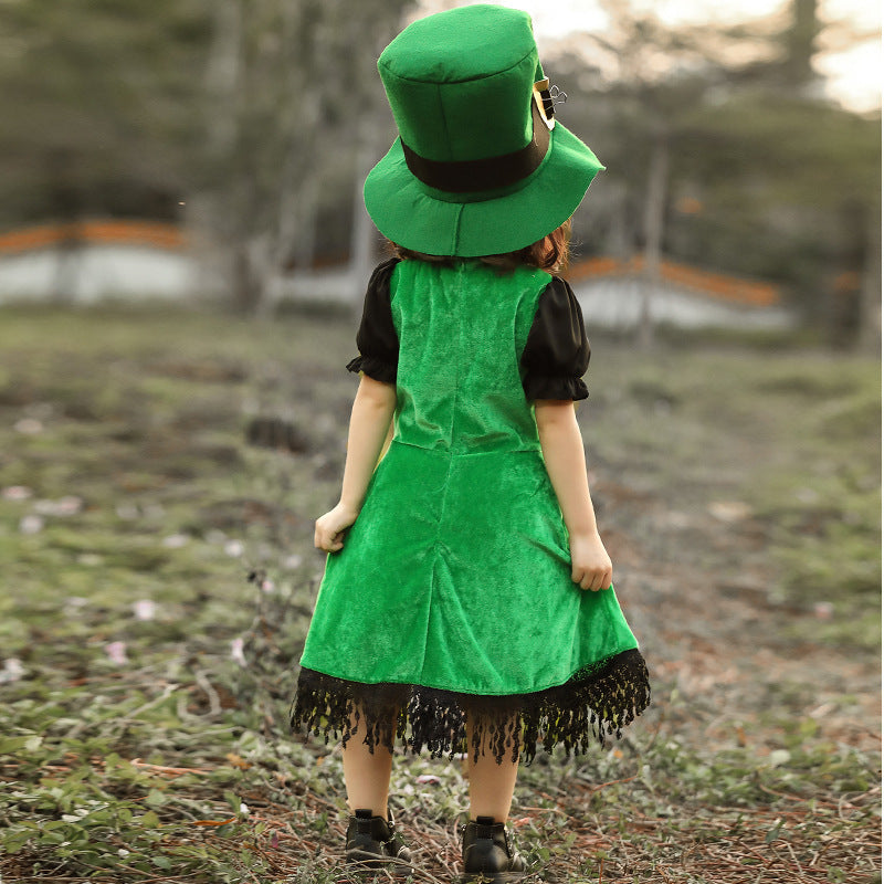 Girl costume as Irish leprechaun with voluminous skirt and high hat Chichicherry