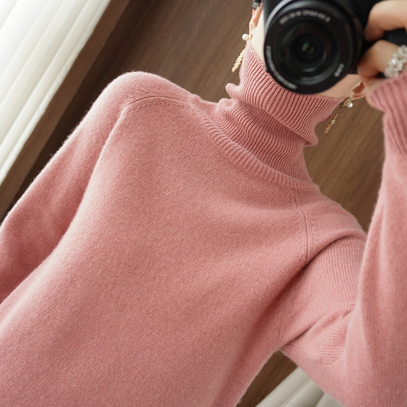 Women's turtleneck sweater made of soft wool blend with extended cuffs Chichicherry