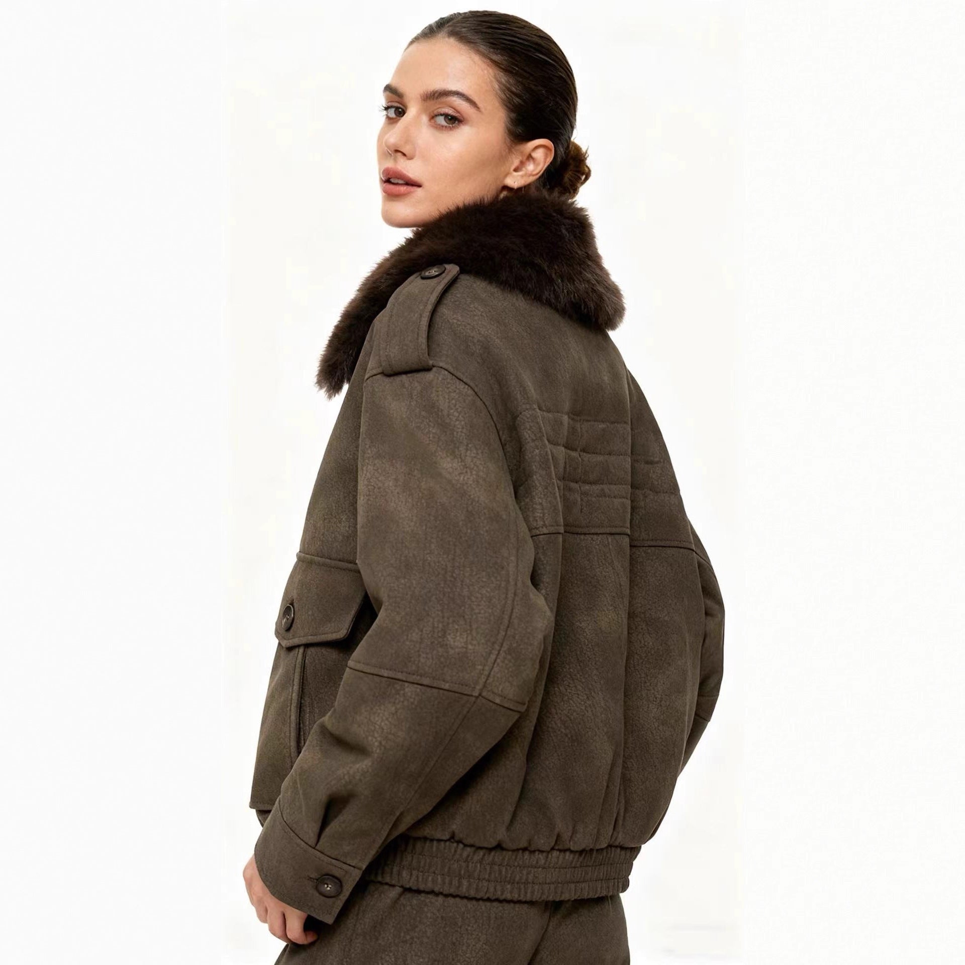 Women’s short jacket in suede look with removable fur collar and flap pockets Chichicherry
