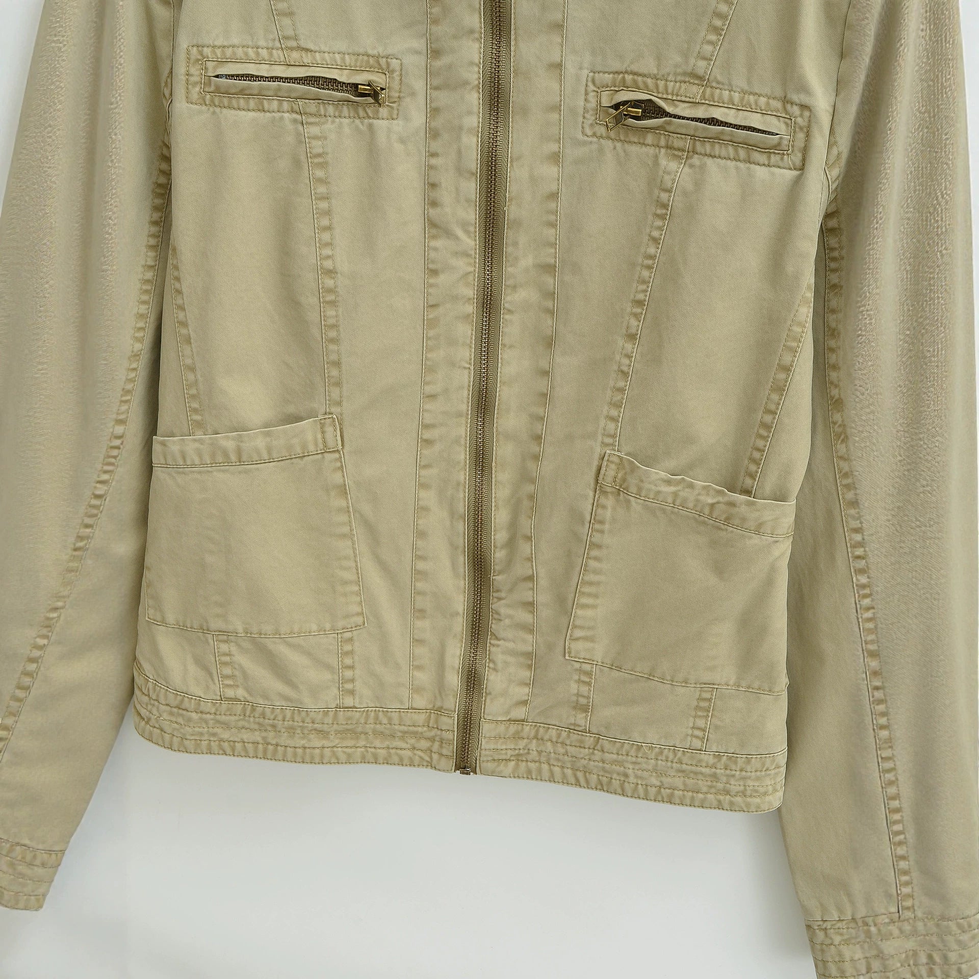 Women's field jacket with stand-up collar, shoulder flaps and golden zippers Chichicherry