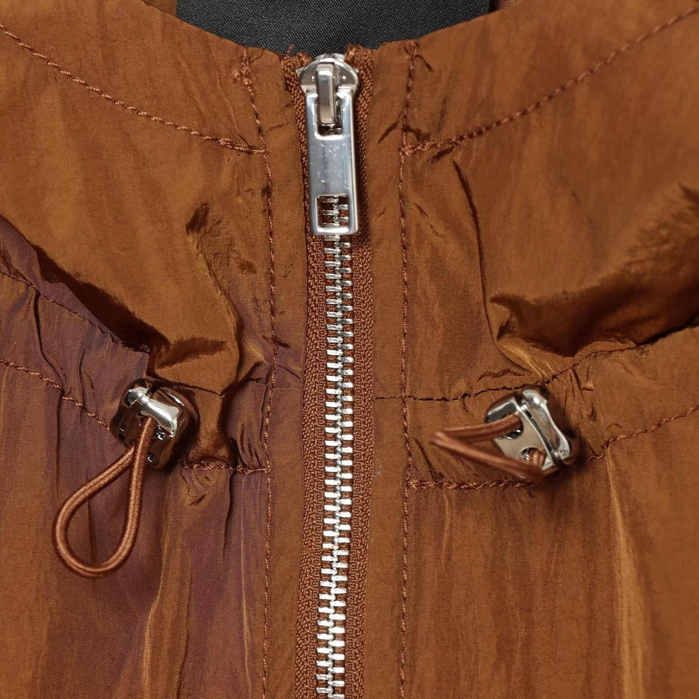 Women's Lightweight Hooded Wind Jacket made of Shiny Nylon with Drawstring and Two-Way Zipper Chichicherry