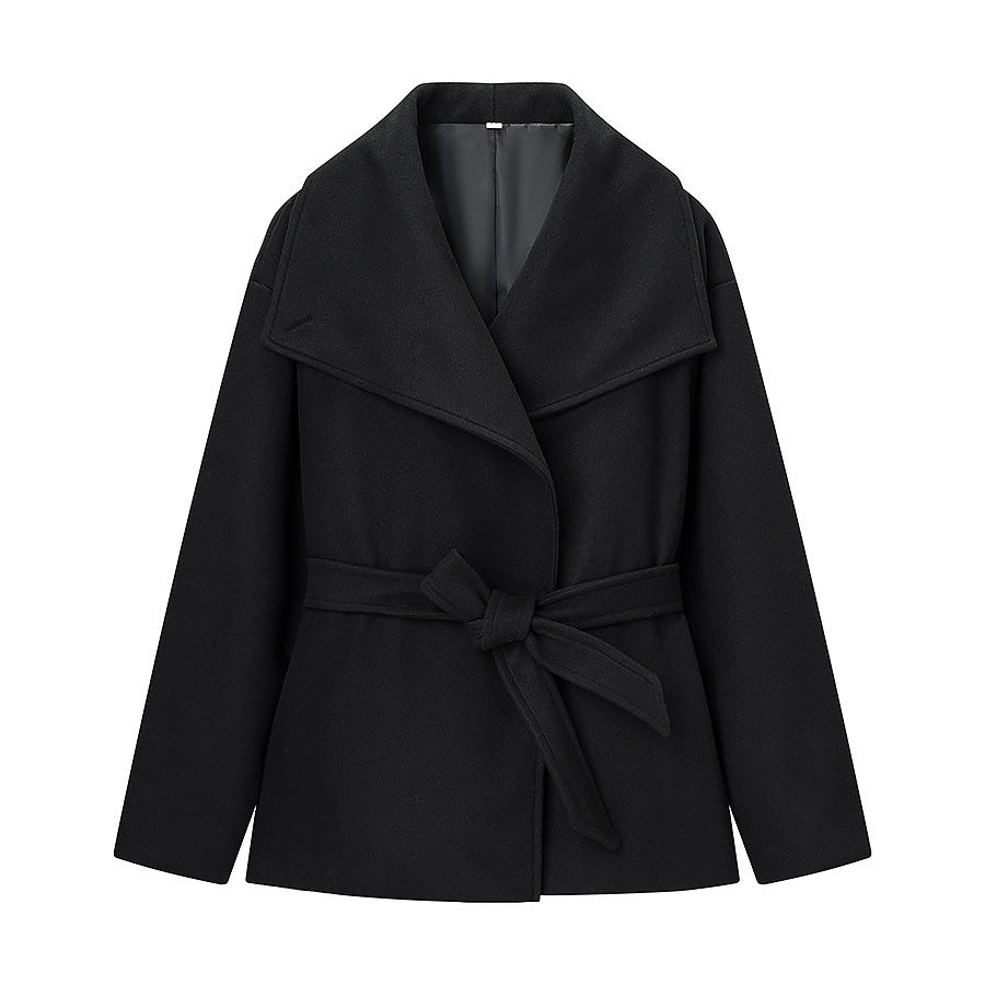 Women's short wrap coat made of wool blend with oversized shawl collar and waist tie Chichicherry