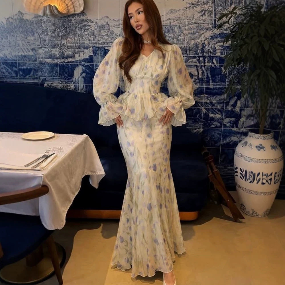 Women's dress made of transparent chiffon with fitted bodice, ruffled peplum and voluminous bell sleeves Chichicherry