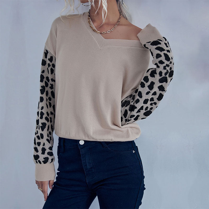 Women's V-neck fine knit sweater with leopard jacquard sleeves and dropped fit Chichicherry