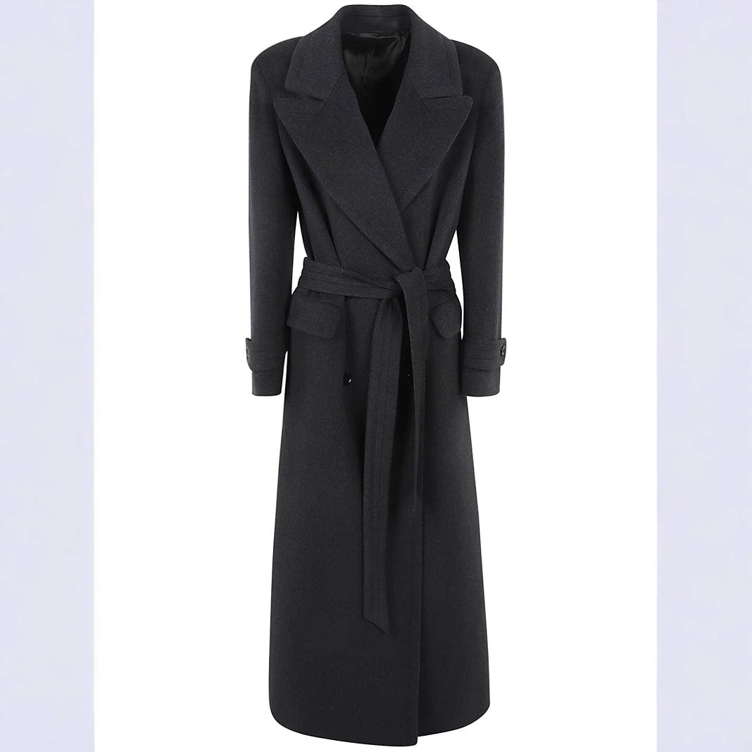 Ladies Maxi Coat with double-breasted button placket, wide lapels and patch pockets Chichicherry