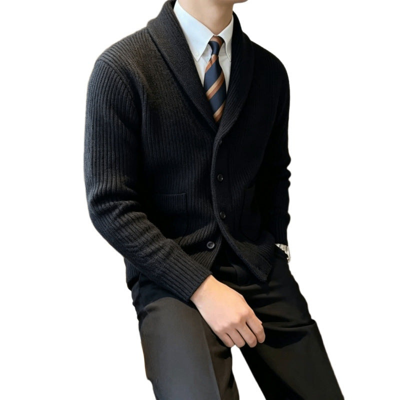 Herren Schalkragen-Strickcardigan mit Rippenstruktur, Knopfleiste und aufgesetzten Taschen Chichicherry