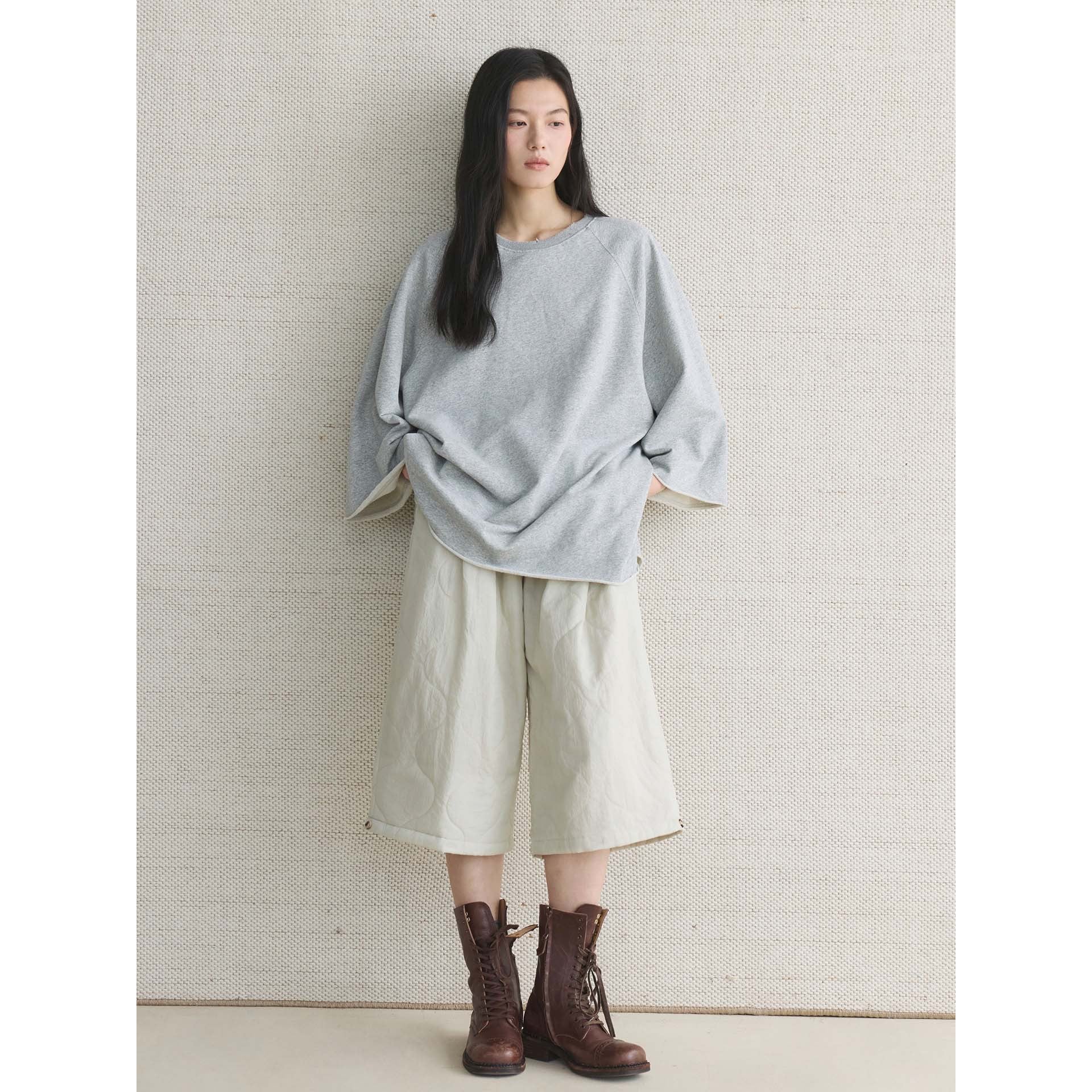 Women's Oversized Sweatshirt with Raw Neckline and Wide Raglan Sleeves Chichicherry
