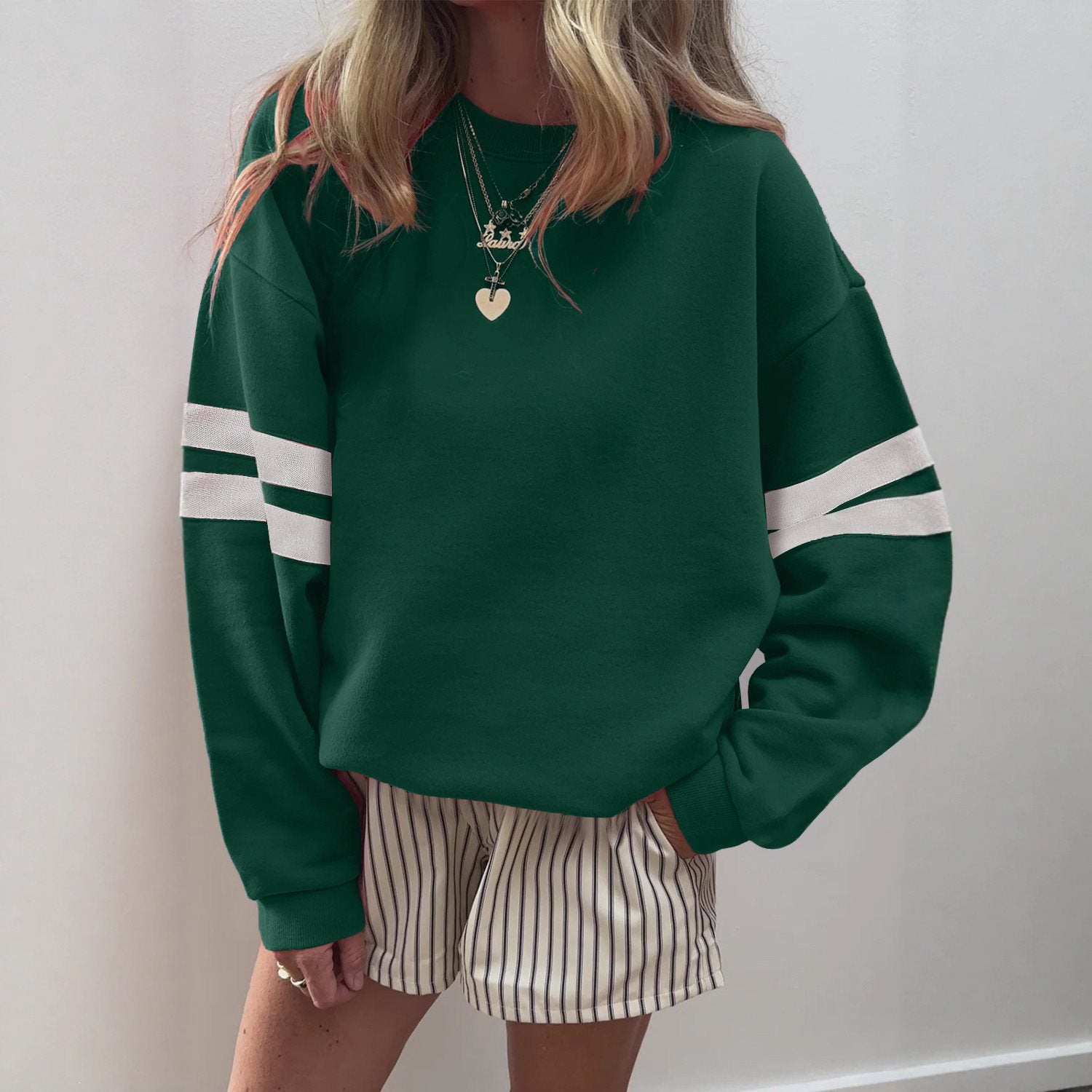 Women Loose-Fit Sweatshirt with Contrast Stripes on the Sleeves Chichicherry