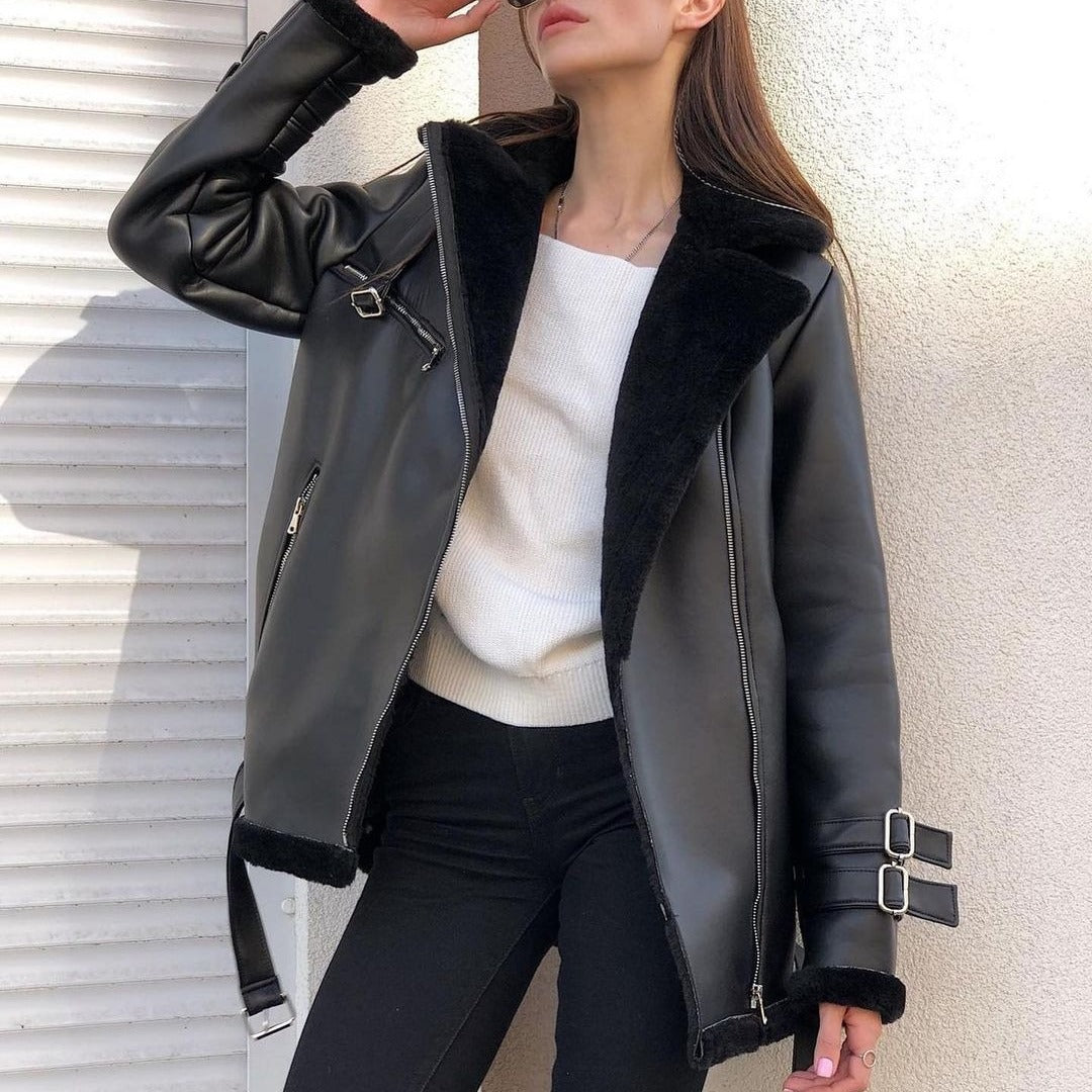 Damen Oversized Kunstleder-Fliegerjacke mit Teddyfell-Futter und Schnallen Chichicherry