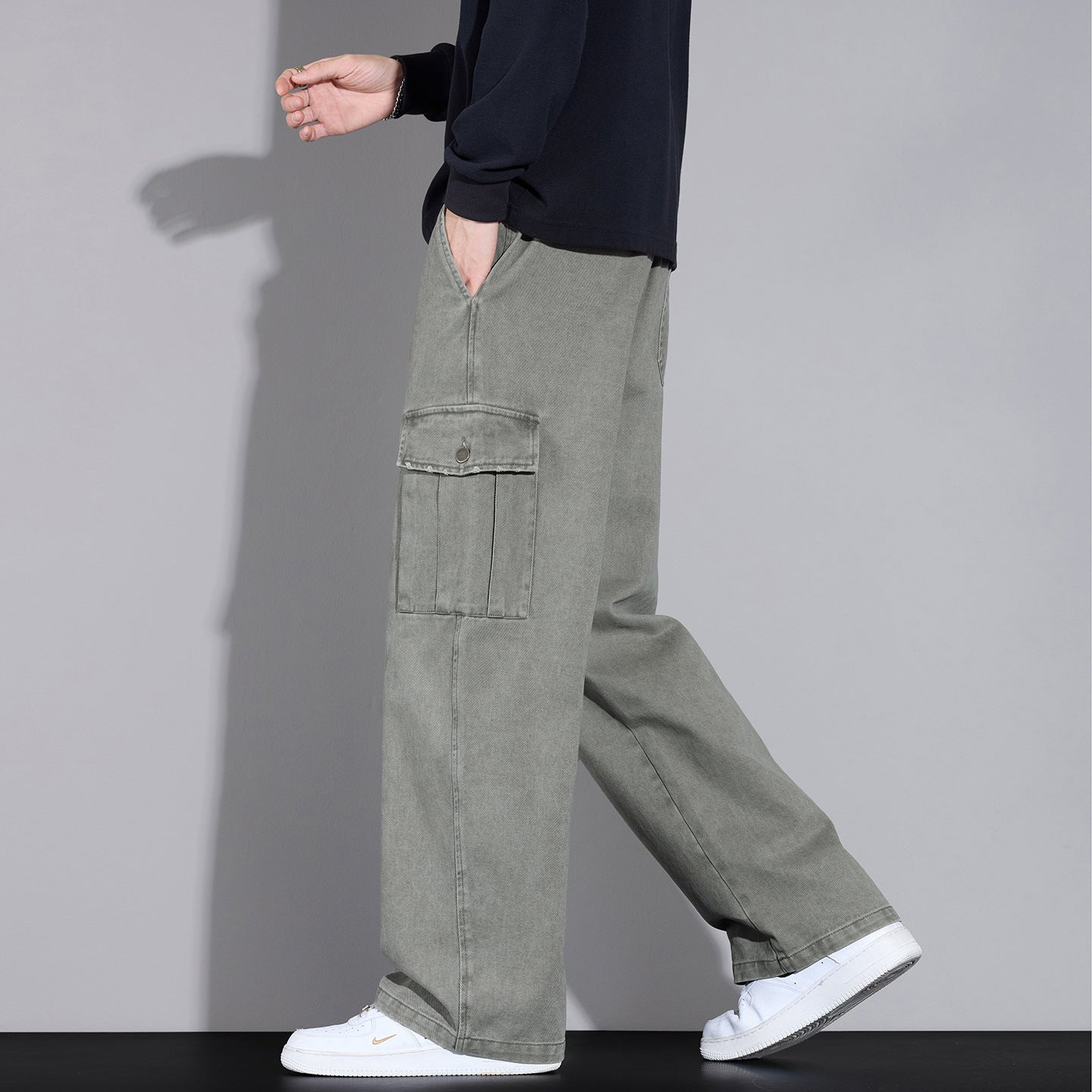 Men's cargo pants in loose relaxed fit with drawstring waistband and multiple pockets Chichicherry