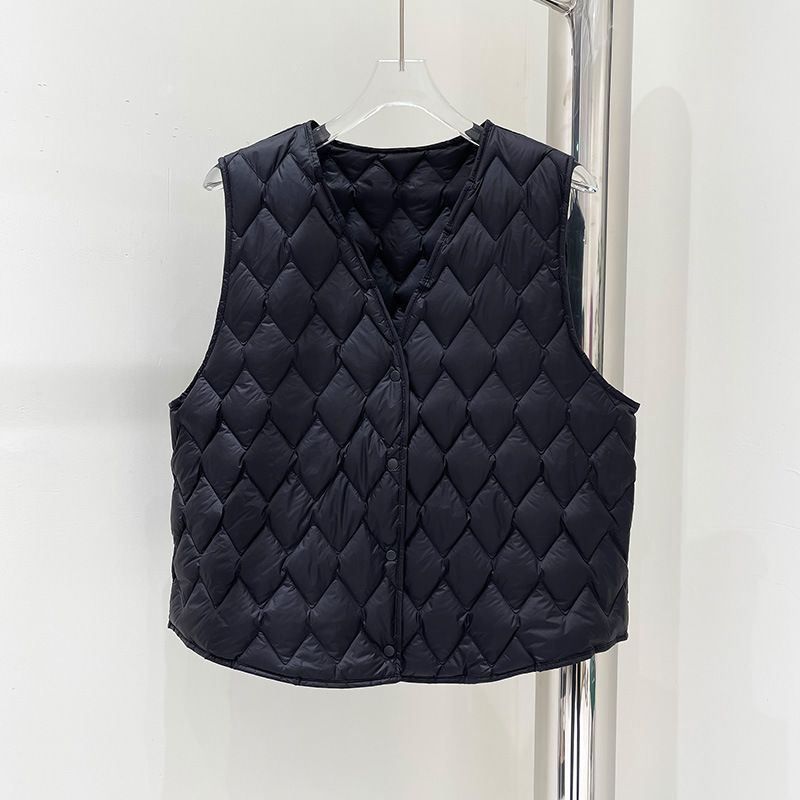 Women's sleeveless quilted thermal vest with diamond quilting and V-neck Chichicherry
