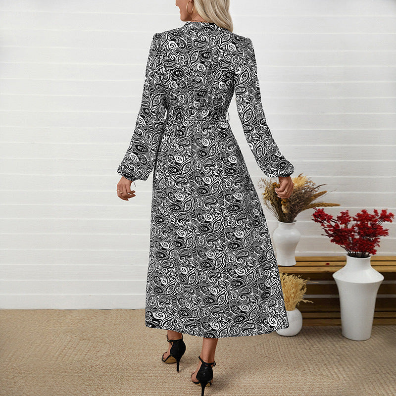 Women's maxi dress with paisley print, V-neck, waist tie belt and long sleeves Chichicherry