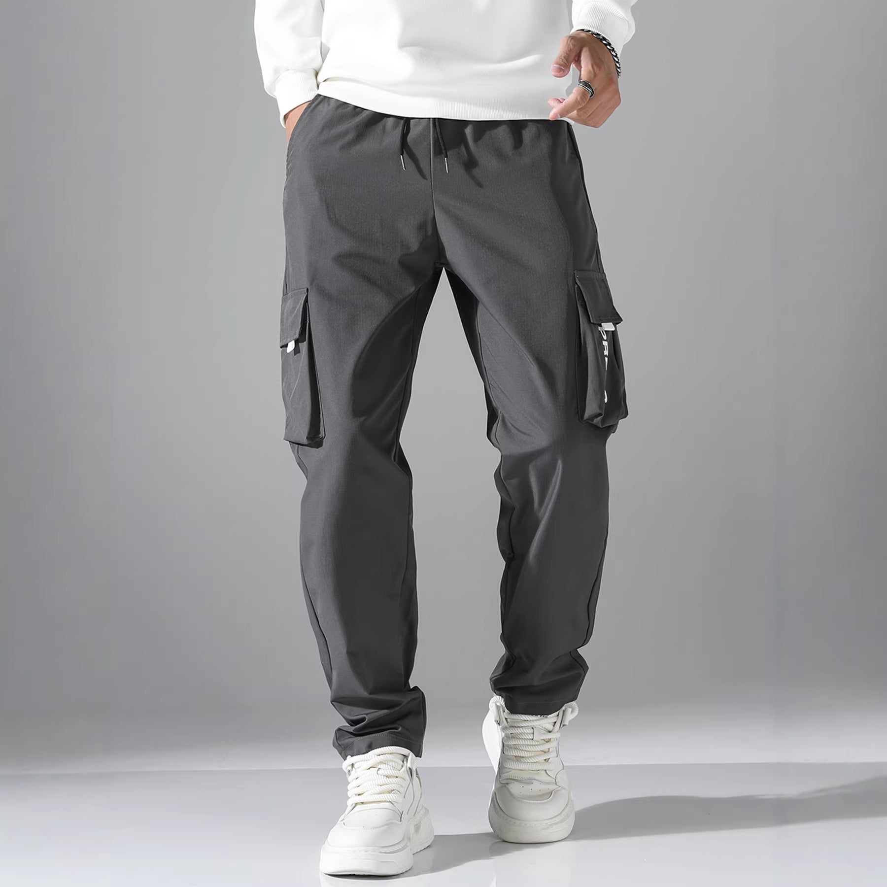 Men's Tapered Cargo Jogging Pants with Elastic Drawstring, Multifunctional Flap Pockets & Ergonomic Seams Chichicherry