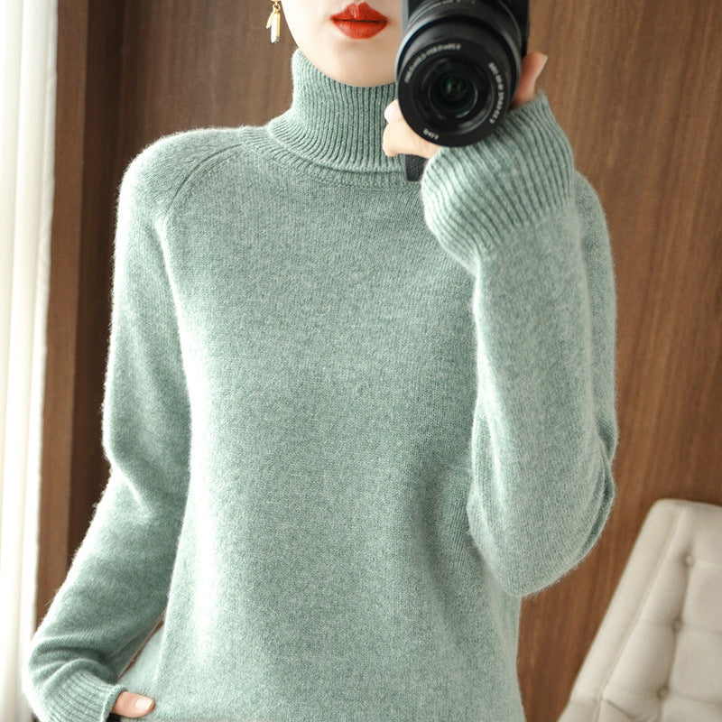 Women's turtleneck sweater made of soft wool blend with extended cuffs Chichicherry