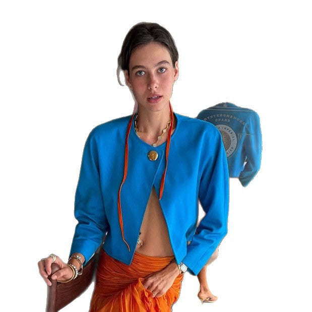 Women's short blazer in bolero style with structured silhouette and decorative button Chichicherry