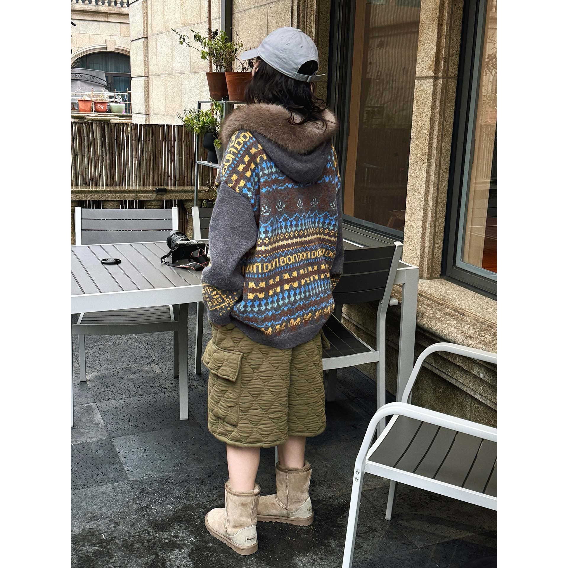 Women's patterned cardigan with faux fur hood and zipper Chichicherry