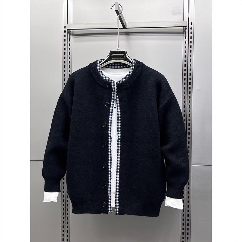 Unisex Lässige Strickjacke im Layering-Look mit Rundhals und Kontrast-Karoinnenschicht Chichicherry
